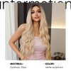 Dlouhá vlnitá paruka Sierra v elegantní přechodové blond barvě