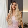Dlouhá vlnitá paruka Sierra v elegantní přechodové blond barvě