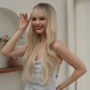 Dlouhá písčitá blond vlnitá paruka Christina s tmavým odrostem
