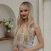 Dlouhá písčitá blond vlnitá paruka Christina s tmavým odrostem