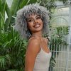 Šedá afro paruka Geisha