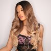 Balayage dlouhá vlnitá paruka Savannah s přirozeným přechodem barev