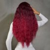 Rubínově červená dlouhá vlnitá paruka Ruby s tmavými kořínky