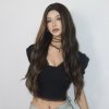 Tmavě hnědá vlnitá paruka Jennifer s karamelovými melíry