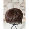 Přírodní hnědá krátká paruka z pravých a umělých vlasů Erica s lehkým melírováním