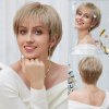 Krátká zlatá blond paruka z pravých a umělých vlasů Sadie s lehkou ofinou