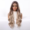 Dlouhá smetanová blond vlnitá paruka Elowen s přirozeným stínováním a se síťkou (lace front)