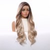 Dlouhá smetanová blond vlnitá paruka Elowen s přirozeným stínováním a se síťkou (lace front)