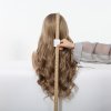 Extra dlouhá zlatavě hnědá vlnitá paruka Andy se síťkou (lace front)