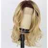 Krátká blond vlnitá paruka Saylor s tmavými kořínky a se síťkou (lace front)