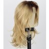Krátká blond vlnitá paruka Saylor s tmavými kořínky a se síťkou (lace front)