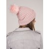 ružový brmbolec a pletená čiapka pinky