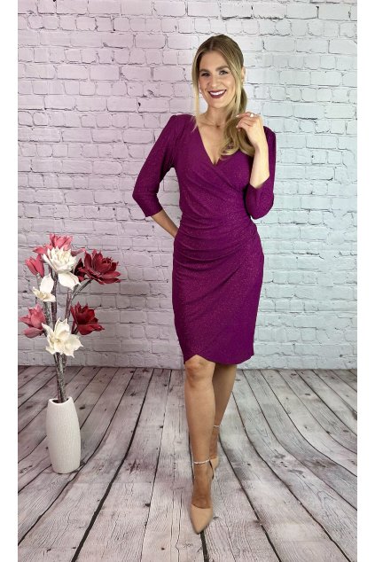 Cyklámenové krátke šaty