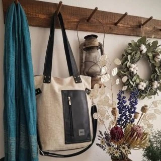 Přívítej jaro s novou kabelkou 😍 Tento víkend také s akcí - ZÍSKEJ nákupní tašku na zip v hodnotě 300kč zdarma. Proč to...