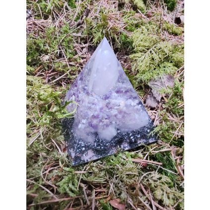 Střední pyramida orgonit