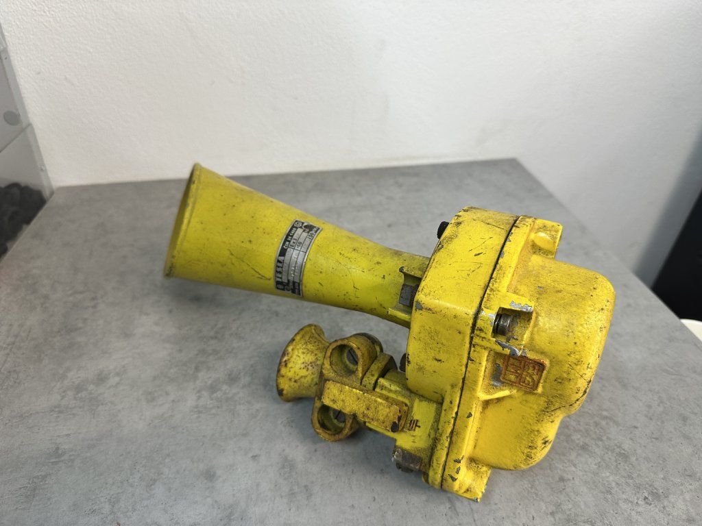 Vintage starožitný klakson Houkačka siréna TESLA 3FE 601 C6