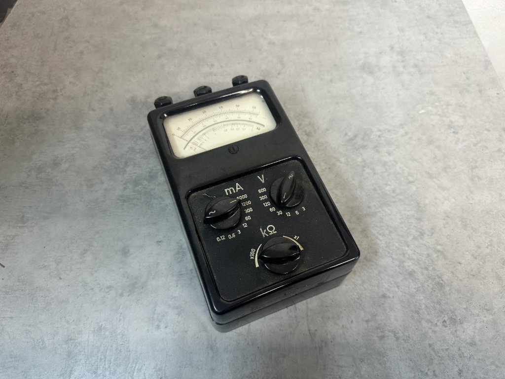 Vintage retro starý přenosný multimetr Avomet DU 10 Voltmetr měření napětí , proudu a odporu