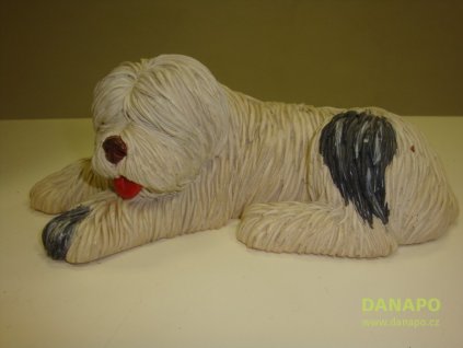 30667 dekorace lezici pes komondor