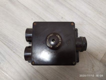 Bakelitové STOP tlačítko stiskací odpojovač v krabici MEZ 25A 380V