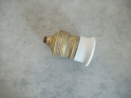 Staré mosazné keramické objímky E27; pouzdro krytka