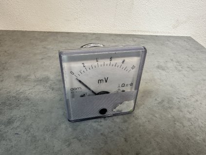 Starý retro panelový Voltmetr měření V ; kV Metra Blansko