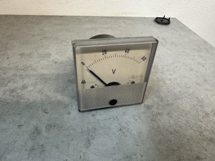 Starý retro panelový Voltmetr měření V ; kV Metra Blansko