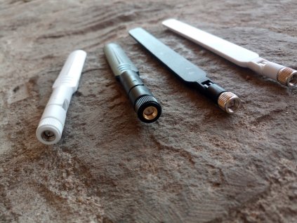 Vícepásmová anténa všesměrový SMA Samec RF 2,4/5.1/5.8GHz prut