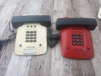 Retro pevný telefon - Český telecom - ISKRA ETA853/10 T - bílý / červený