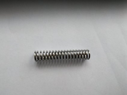 Pružina pro šicí stroje