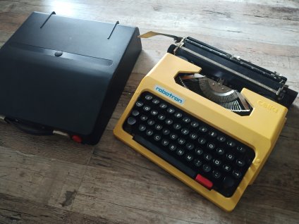 Vintage žlutý psací stroj Robotron S 1001 Cella - Pracovní psací stroj - Německý psací stroj