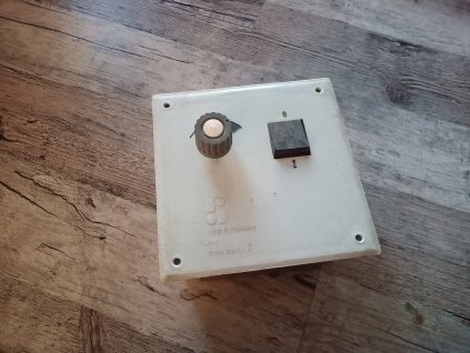 Ovládání stěnového ventilátoru Strojsmalt - vypínač + regulátor