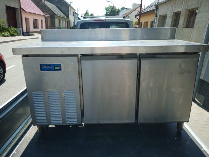 Gastro nerezový stůl - přípravný stůl s mrazákem