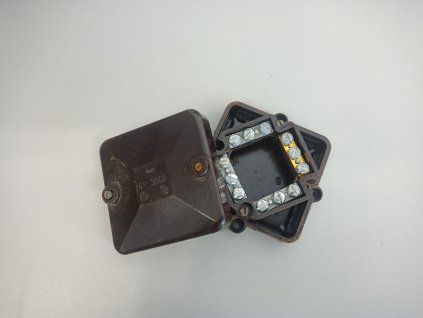 Stará bakelitová krabice rozvodka SEZ ACIDUR pod omítková s věnečkem