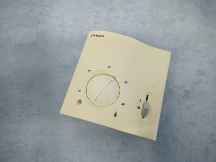 Prostorový termostat - Siemens RAA30 přepínač vypnuto / zapnuto