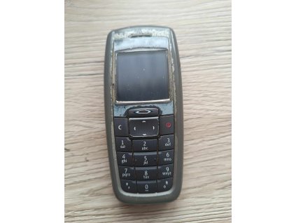 Retro mobilní telefon - Nokia 2600