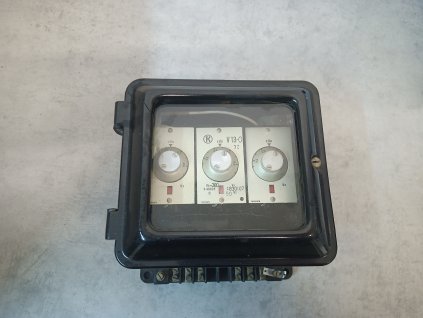 Staré retro napěťové relé V13-0 380V 50Hz v pouzdře