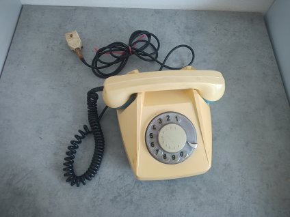 Retro pevný telefon - starý stolní vytáčení TESLA - Stropkov BS23 4FP 120 24