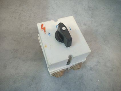 Nástěnný spínač vačkový přepínač MEZ S25NP 002 11kW 25A/3P II-0-1 páčka, kryt IP54