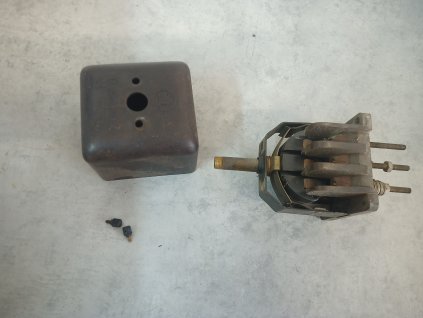 Retro bakelitové STOP tlačítko stiskací odpojovač ŠKODA 25A 500V spodní připojení
