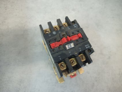 Stykač  Schneider Electric LC1D633 220V AC 50Hz 37kW 63A 1NO+1NC
