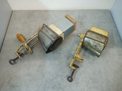Retro starožitný mlýnek na strouhanku ořechy PORKERT II