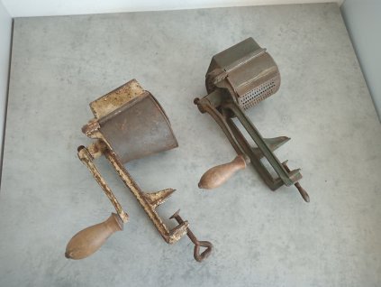 Retro starožitný mlýnek na strouhanku ořechy P. IDEAL C. II