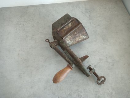 Retro starožitný mlýnek na strouhanku ořechy Porkert IDEAL P&C II