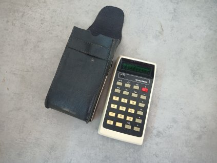 Retro čtyř funkční kalkulačka Qualitron 1442