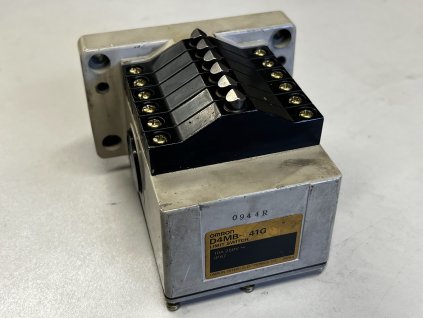 Koncový spínač Omron D4MB-641G