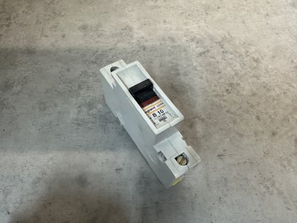 1F/ 3F jednofázový třífázový jistič Legrand MCB 02204