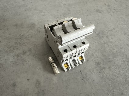 3-pól odpojovač pojistek Odpínač válcových pojistek 10x38mm PV10