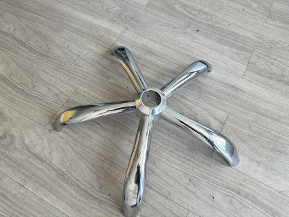 Kancelářská židle - chromový kovový velký kříž 540mm