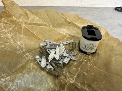 Náhradní cívka 110V 50Hz + kontakty - pro stykač PME-111 PME-121 PME-131