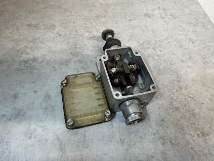 Polohový - koncový spínač Strojoprav Typ SV 250V 4A